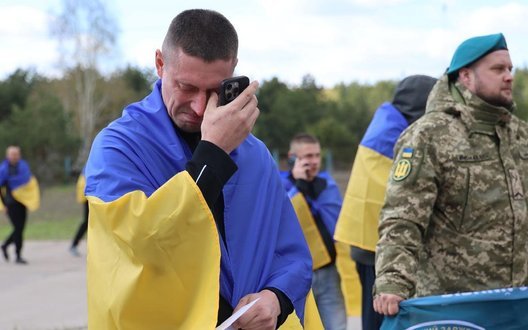 Більшість повернутих сьогодні полонених незаконно утримувались на території Чечні, - Коордштаб. ФОТОрепортаж
