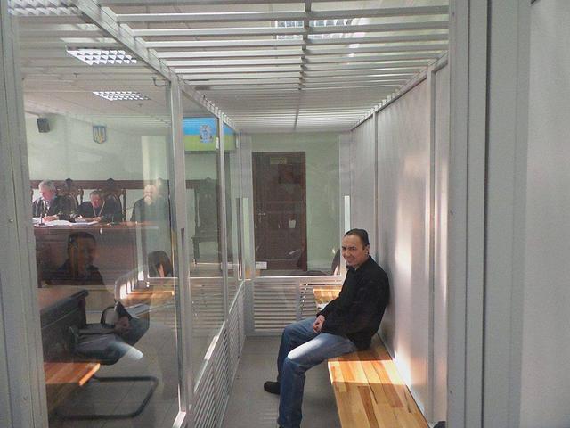 безъязыков