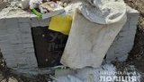 Невідомі в Харкові закидали сміттям пам