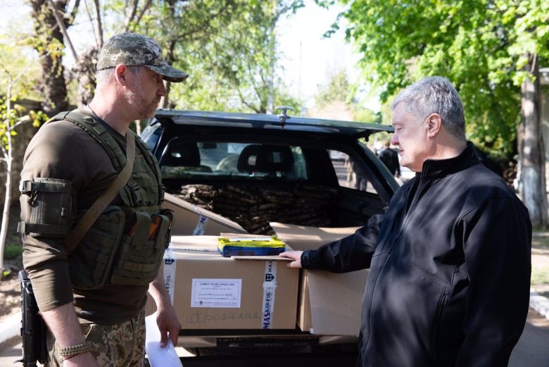 Украинские защитники в Николаевской области получили автотранспорт, медикаменты, средства защиты, а также вещи, которые неприятно удивят русню 03