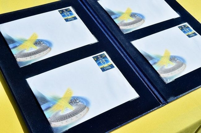 Поштову марку на честь фіналу Ліги чемпіонів УЄФА випустили в Україні 06