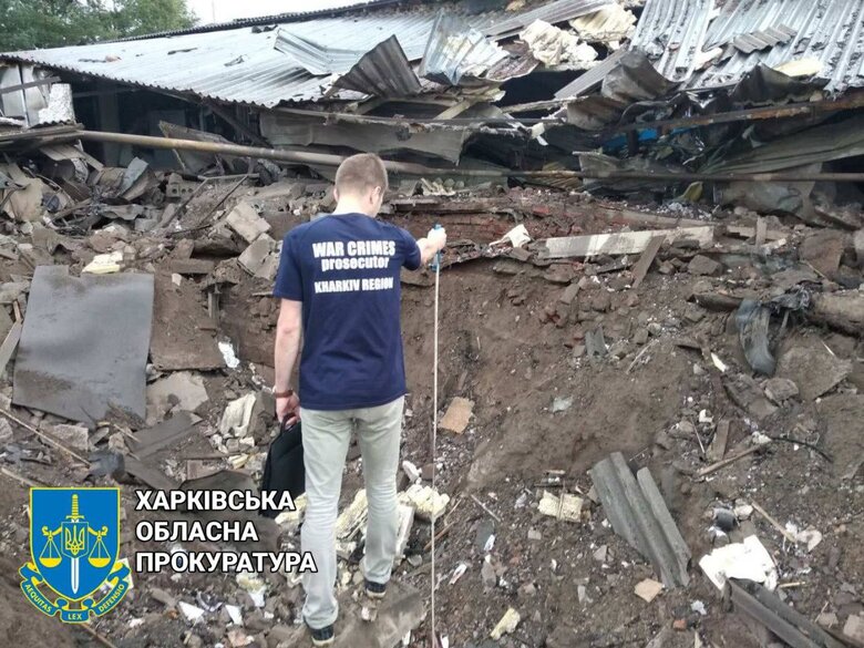 Последствия обстрела Чугуевского района Харьковщины: Под огонь российских оккупантов попали завод и гаражный кооператив 02