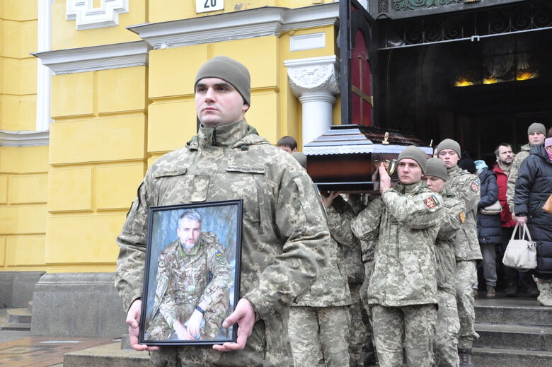 Із українським захисником та одним із розробників гри S.T.A.L.K.E.R Володимиром Єжовим, який загинув у боях під Бахмутом, попрощалися в Києві 35