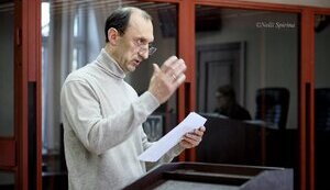 Роману Червинскому вернули загранпаспорт