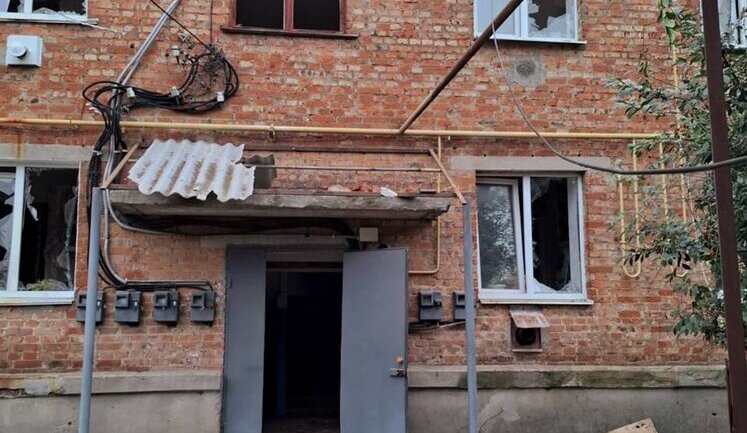 Ворог атакував цивільну інфраструктуру Сумщини: поранено чоловіка, є руйнування. ФОТОрепортаж