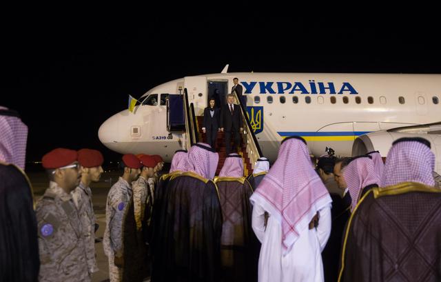 Порошенко начал визит в Саудовскую Аравию - планируется обсуждение военно-технического сотрудничества 01