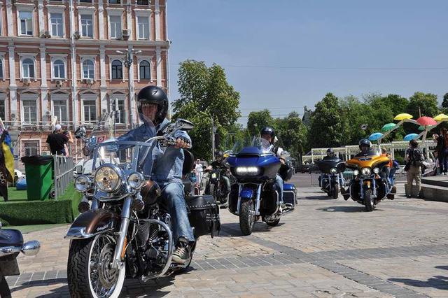 Freedom Diversity: Ukrainian bikers rode in downtown Kyiv 01
