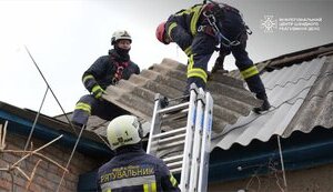Удар по Сумщині: тривають аварійно-відновлювальні роботи, загиблих та постраждалих не виявлено. ФОТОрепортаж