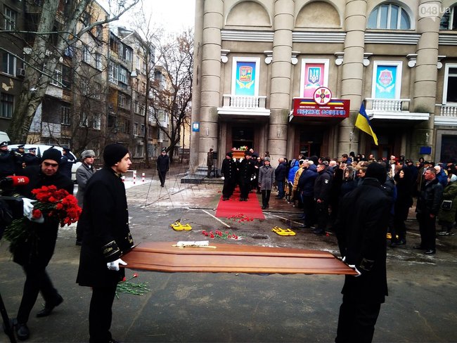 С погибшим в перестрелке полицейским Сергеем Пригариным простились в Одессе 05