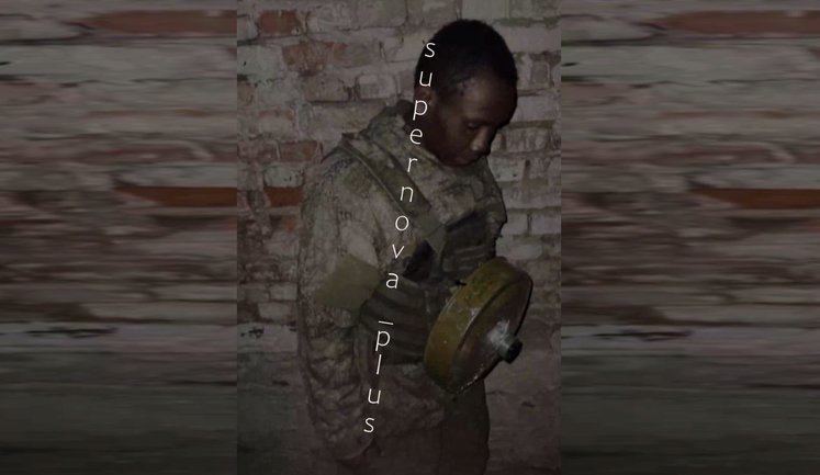 Russian attaches anti-tank mine to his "comrade" from Africa and drives him out of the shelter onto battlefield unarmed: "Suck dick, you piece of coal. Why are you frightened?". VIDEO