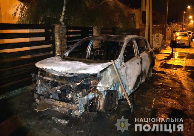 Автомобіль Toyota RAV4 секретаря Рівненської міськради спалили, - поліція 03