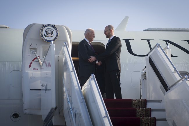 Арсений Яценюк: Я Петру Алексеевичу говорил в открытую: Смотри, сейчас вы Саакашвили натравливаете на меня – потом он займется вами 17 Арсений Яценюк: Я Петру Алексеевичу говорил в открытую: Смотри, сейчас вы Саакашвили натравливаете на меня – потом он займется вами 17