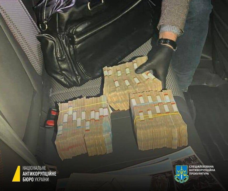 НАБУ затримало на хабарі мера Сум Олександра Лисенка 03
