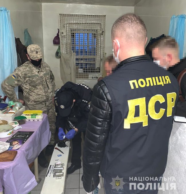 Ліквідовано канал постачання наркотиків в Івано-Франківське СІЗО, - Нацполіція 03