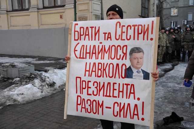 Donbas blockade supporters put up tent near Presidential Administration 04