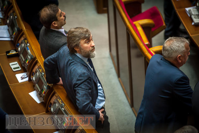 Як минув день у Раді: правоохоронці в сесійній залі, Фейсбук Литвина і Савченко, яка затрималася після засідання 07 Як минув день у Раді: правоохоронці в сесійній залі, Фейсбук Литвина і Савченко, яка затрималася після засідання 07