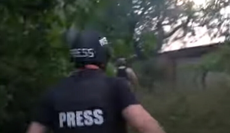 Ukrainian journalists came under Russian fire in Avdiivka. VIDEO