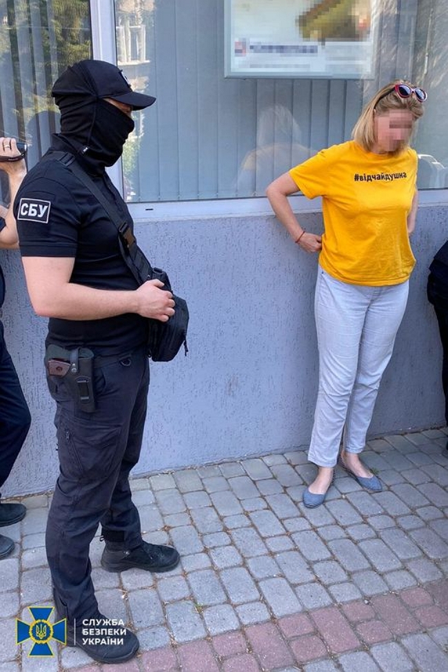 В СІЗО без жодних пояснень. Як правоохоронці та судді розслідують справи проти волонтерів 08
