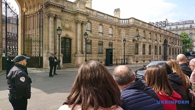 Zelenskyi arrives at Elysee Palace to meet Macron 02
