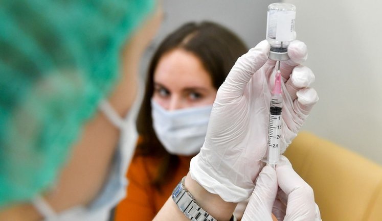 Полная вакцинация 70% населения и бустерная дозировка позволит не применять карантинные ограничения на весенне-летний период, - Ляшко. ВИДЕО