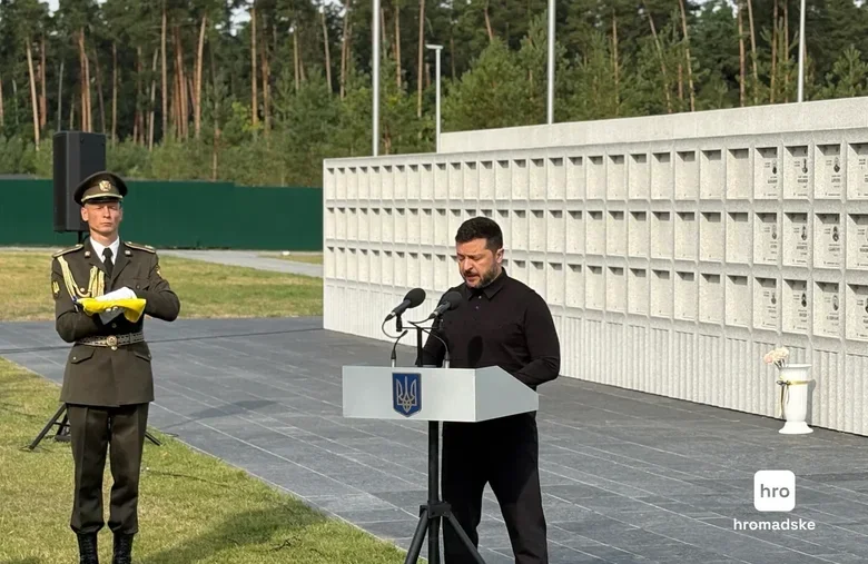 Перепоховання Коновальця на НВМК