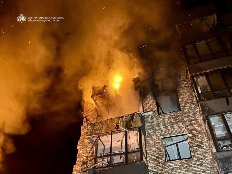Російська атака на Дніпро: загиблий, поранені та масштабні пожежі