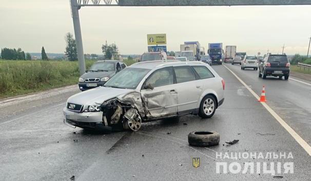 Одна дитина загинула, ще двоє дітей і двоє дорослих травмовані внаслідок потрійної ДТП на Львівщині, - поліція 01 Одна дитина загинула, ще двоє дітей і двоє дорослих травмовані внаслідок потрійної ДТП на Львівщині, - поліція 01