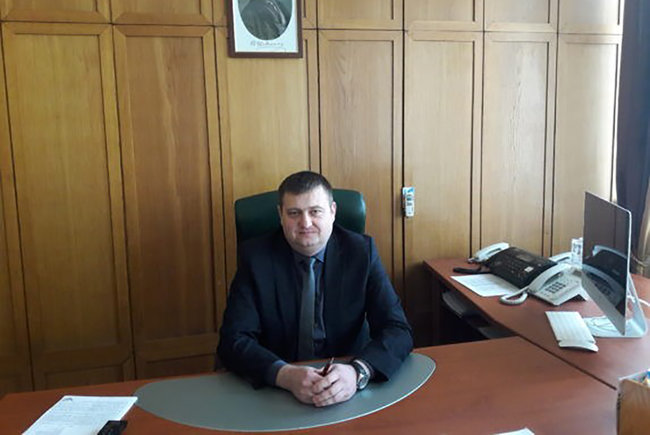 У сімї начальника одного з управлінь поліції Івано-Франківщини Банка виявили дорогі автомобілі і будівництво в Буковелі, - ЗМІ 01