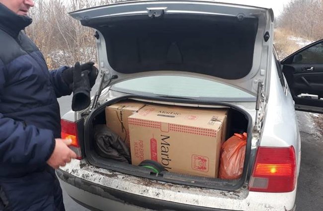Контрабандисти намагалися вивезти до Молдови сигарет на 200 тисяч гривень 02