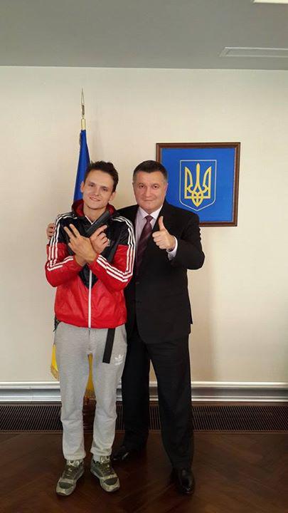 геращенко аваков мустанг румер
