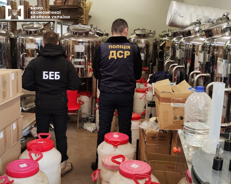 На Одещині знайшли масштабне виробництво підроблених парфумів відомих брендів, – БЕБ 01