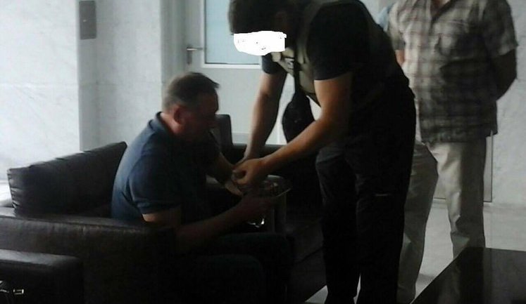 Photos of Yefremov’s arrest made public by PGO. PHOTOS