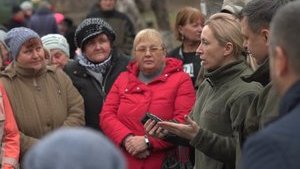 "Сьогодні ніхто не говорить, що розведення військ - це зрада", - комітет ВР з нацбезпеки відвідав Золоте. ВIДЕО
