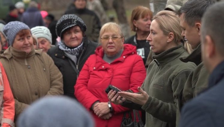 "Сьогодні ніхто не говорить, що розведення військ - це зрада", - комітет ВР з нацбезпеки відвідав Золоте. ВIДЕО