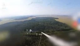 Оператори "Сталевого кордону" дроном із палицею та мотузкою знищили 3 російських БпЛА "Мавік". ВIДЕО