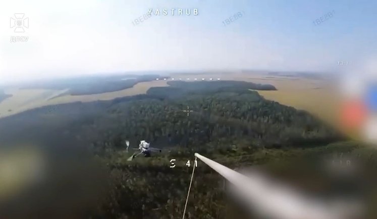 Оператори "Сталевого кордону" дроном із палицею та мотузкою знищили 3 російських БпЛА "Мавік". ВIДЕО