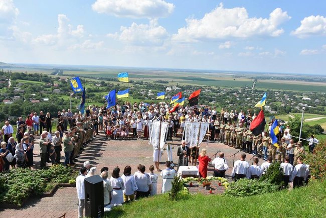 Останки четырех бойцов СС Галичина, погибших в июле 1944 года, перезахоронили на Львовщине 08