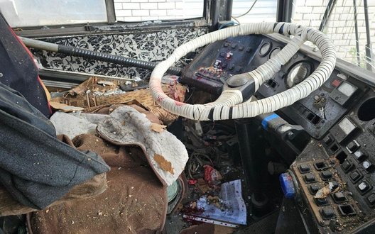 Удар РФ по тролейбусу в Херсоні: важко поранений водій помер у лікарні