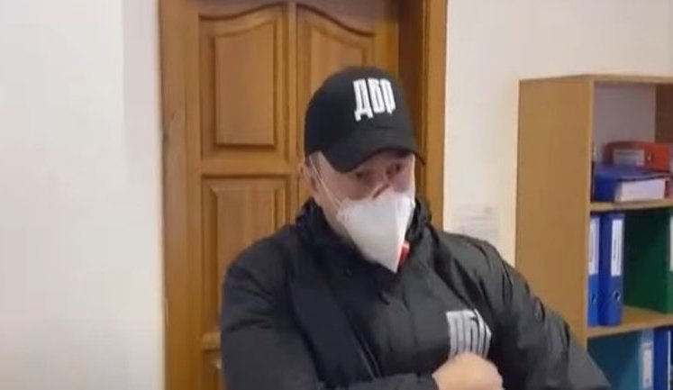 Спецназ ГБР пришел в музей Гончара, в котором проходит выставка картин из личной коллекции Порошенко. ВИДЕО