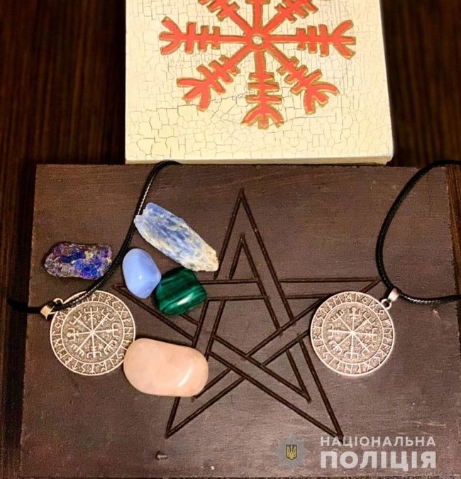 Блогеру-телеведущей Лоран, называющей себя ведьмой, сообщили о подозрении за вмешательство в работу правоохранителя, - Нацполиция 05 Блогеру-телеведущей Лоран, называющей себя ведьмой, сообщили о подозрении за вмешательство в работу правоохранителя, - Нацполиция 05