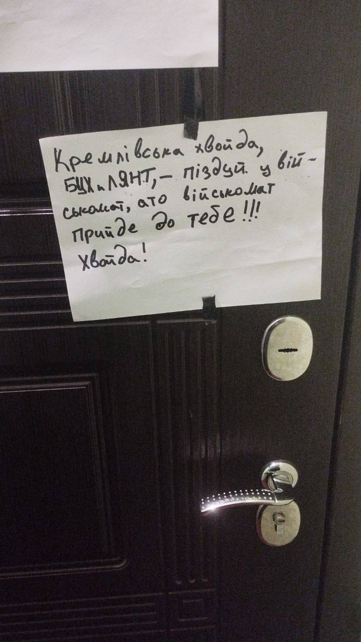 Журналист Николов сообщил о провокации и запугивании: Неизвестные мужчины ломились в его квартиру 03