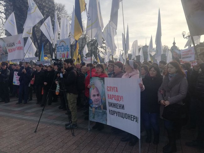 Працівники підприємств Бахматюка вийшли під Раду з вимогою відставки Ситника 01