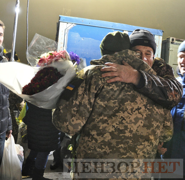 Heroes, welcome home!” liberated Ukrainian hostages enjoy warm reception at Boryspil airport 04