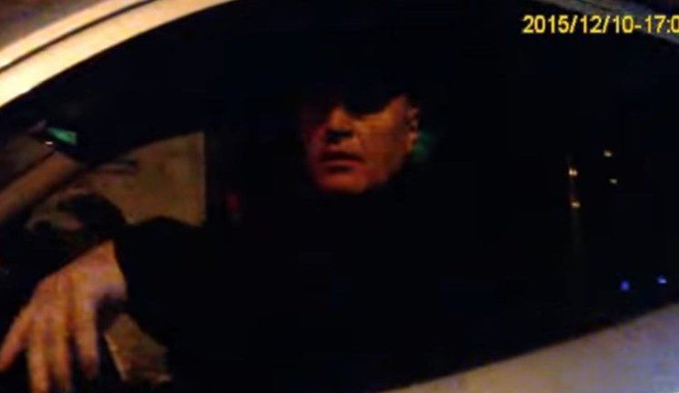 "Шо ты хочешь? Иди меряй! Пошел на##й!", - экс-мэр Ужгорода Ратушняк обматерил полицейских и скрылся от погони. ВИДЕО