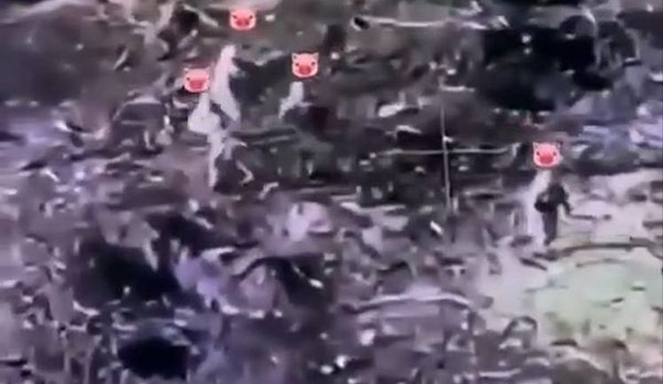 Оператор дрона-камікадзе ліквідував трьох окупантів одним ударом. ВIДЕО