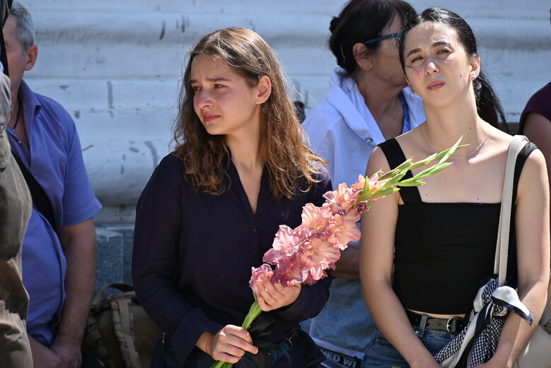 Зі скрипалем та воїном Давидом Якушиним, який загинув у бою з окупантами, попрощалися в Києві 06