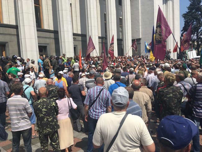 Потасовка у Рады: могло быть и хуже 01