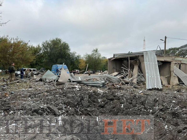 Последствия обстрела РФ гуманитарной колонны в Запорожье 02