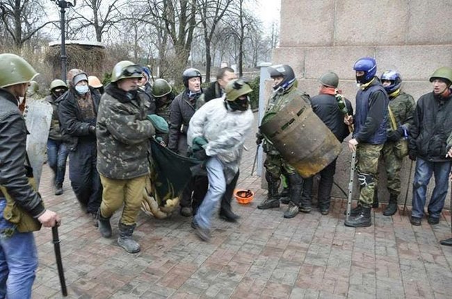 Дружина загиблого на Майдані Миколи-Олега Паньківа Леся: 3 лютого ми побралися, 6-го у нього день народження, а 20-го на Майдані він зазнав смертельного поранення 08