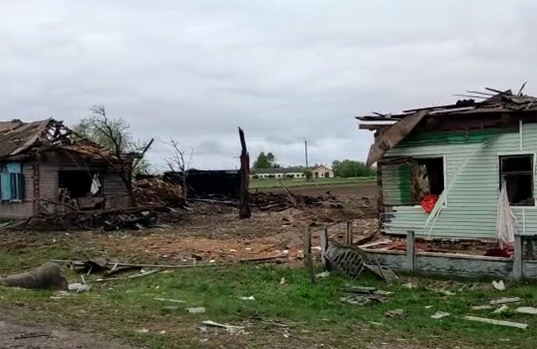 Наслідки ворожого авіаудару по Новгород-Сіверському району Чернігівщини 01